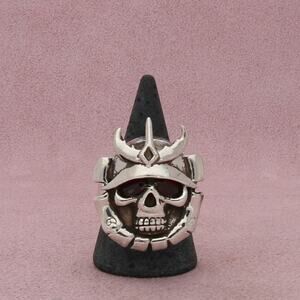 sterling silver mens chunky viking skull with ruby eyes biker ring size 11.25